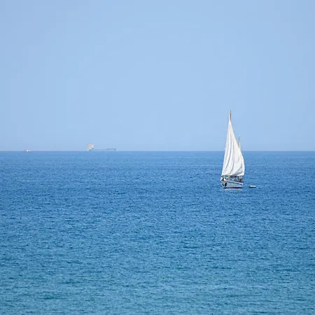 Two-bedroom Holiday In Imperia Hébergement de vacances *